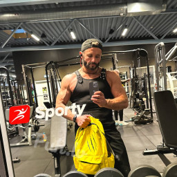 Sergio, 43