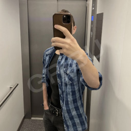 Andrej, 44