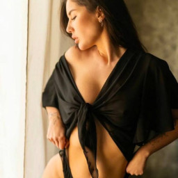 Tina, 25