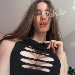 Laina, 24