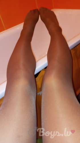 Labdien es esmu fetišists ,  kas priecāsies par jūsu valkātajam garām zeķēm un ze…